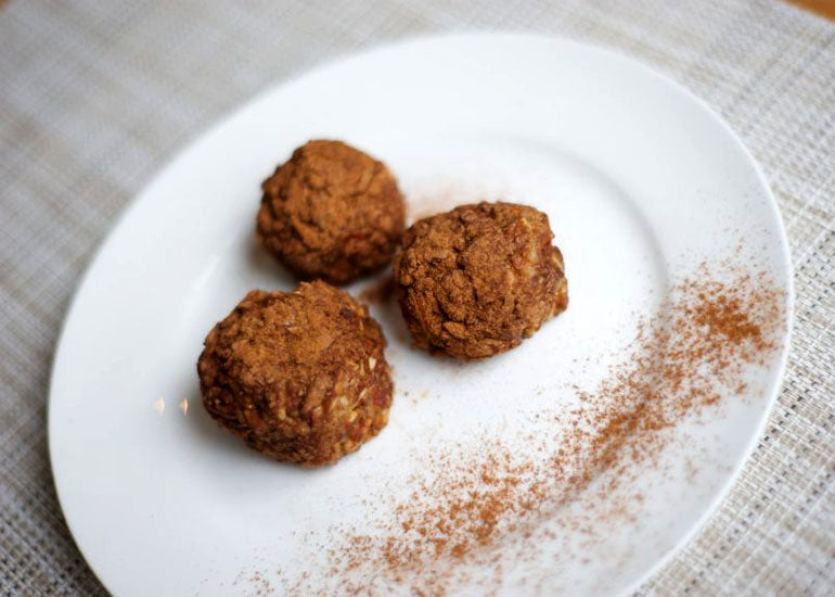 A plate of apple cinnamon bites made with Navitas Organics Hemp Seeds.