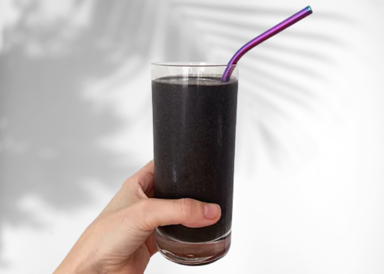 Kourtney Kardashian's Poosh Potion Detox Smoothie recreation made with Navitas Organics Cacao Powder.