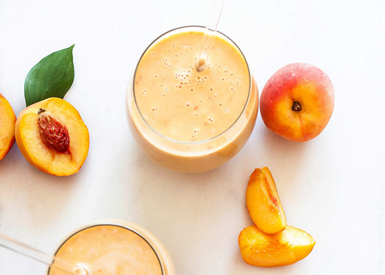 A spiced peach smoothie made with Navitas Organics Turmeric Powder.