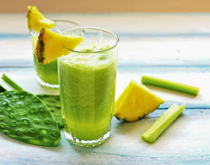 Frosty green smoothie made with pineapple and Navitas Organics Superfood+ Greens Blend
