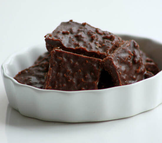 Small dish of chocolate bars made with Navitas Organics Cacao