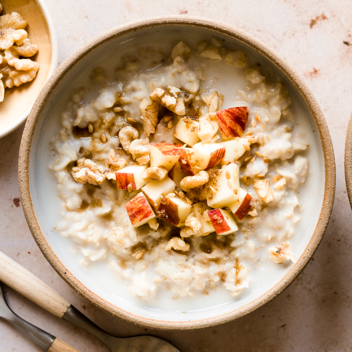 A bowl of oatmeal made with Navitas Organics Goji Berry Powder