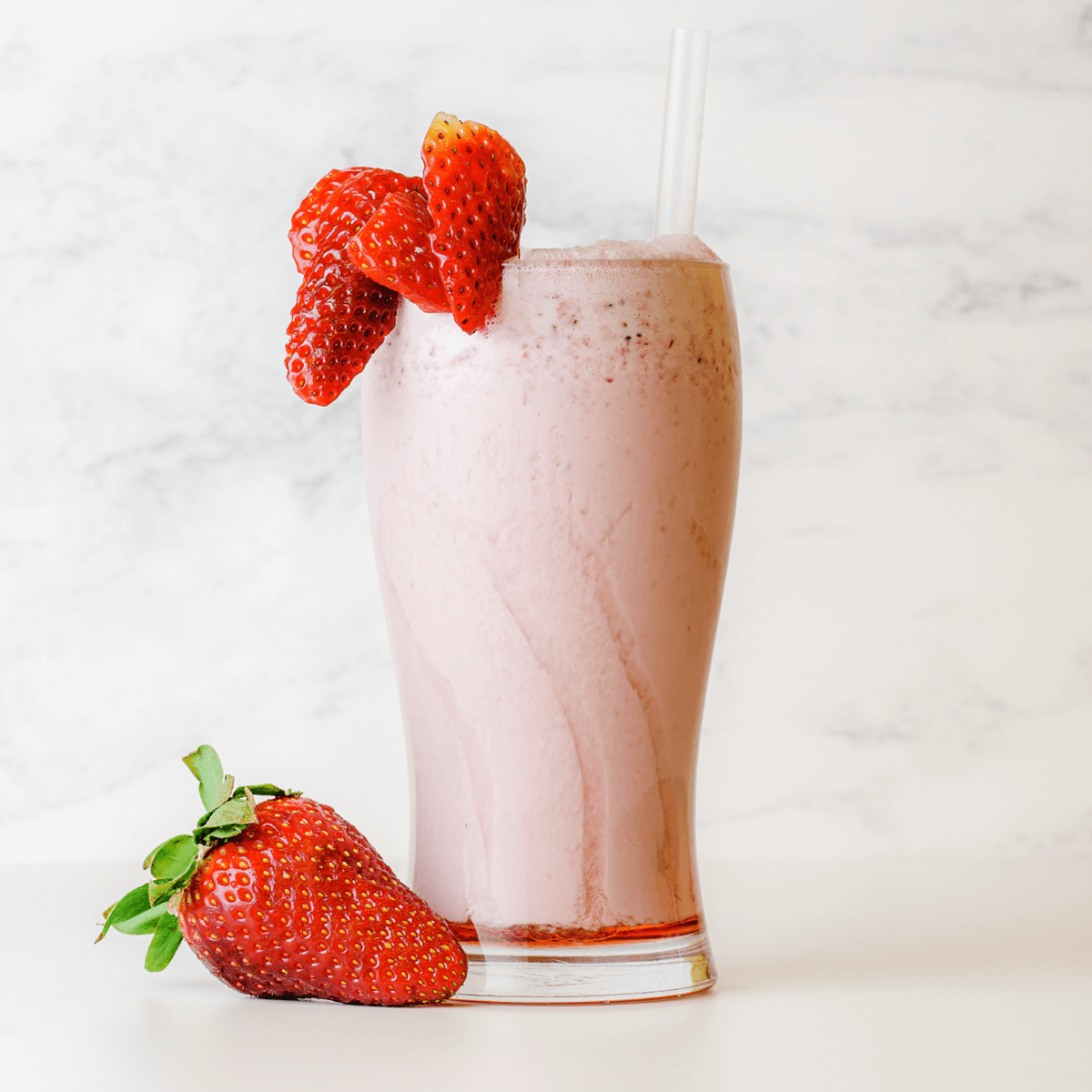 Glass with strawberry smoothie made with Navitas Goji Powder.
